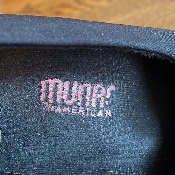 Munro black cloth slip on loafers with shock absorbing heels - Picture 7 of 8